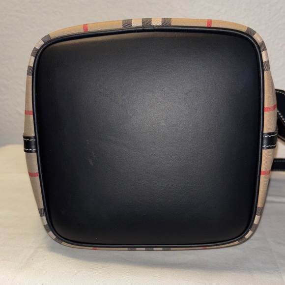 Burberry Ashby Check Bucket Bag: Archive Beige - Picture 7 of 12